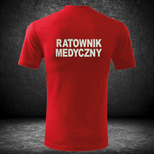 Czerwona koszulka t-shirt z haftowanym napisem na plecach RATOWNICTWO MEDYCZNE i haftowanym logo na piersi z indywidualnymi napisami