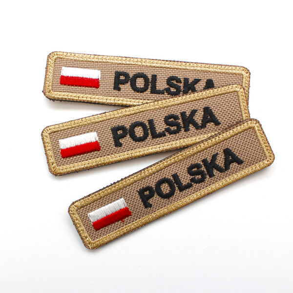 Piaskowa naszywka POLSKA z FLAGĄ POLSKI 85x20mm na nomex piaskowy