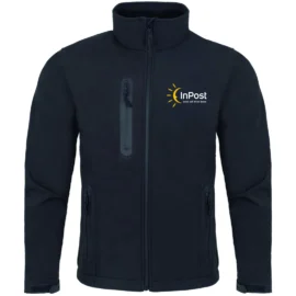 Czarna kurtka softshell INPOST z nadrukiem dla kuriera